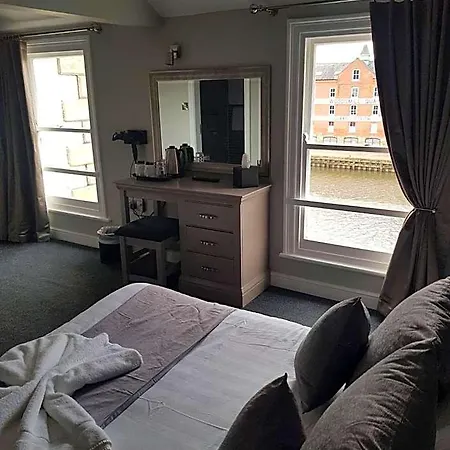 The Lowther 3*